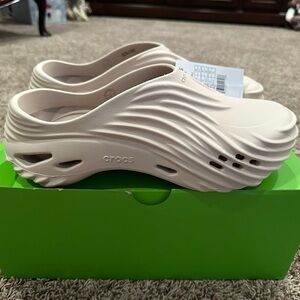 CROCS Cream Wave Clogs